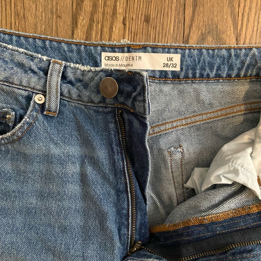 ASOS Florence straight leg jeans with ripped knees - Picture 4 of 6